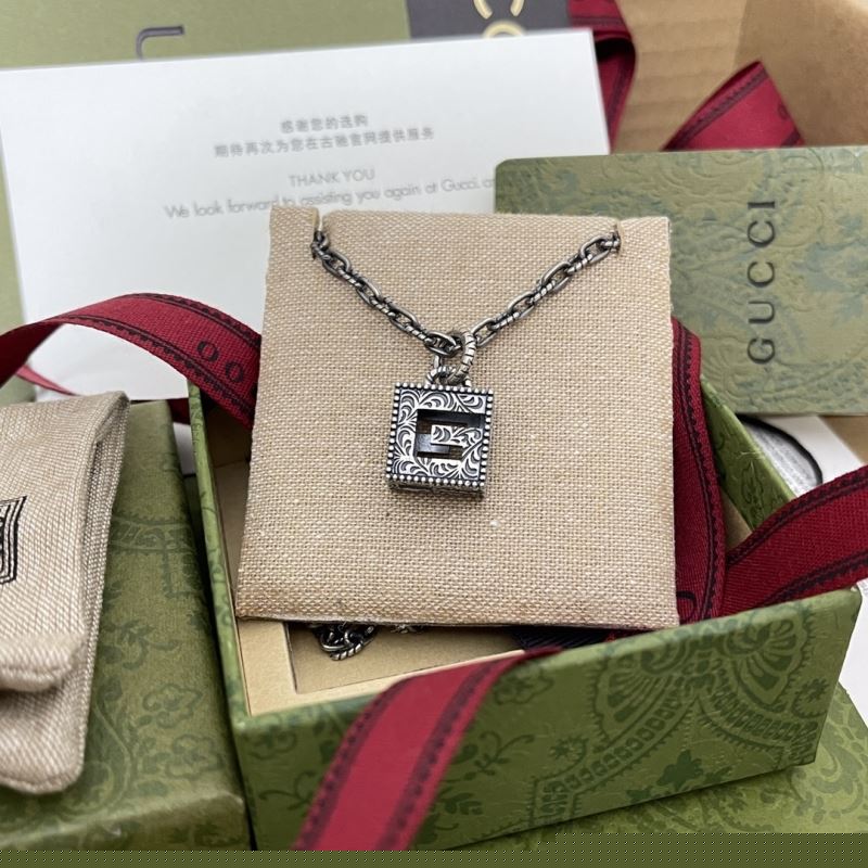 G*u*i necklaces